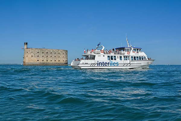 Croisières Inter Îles proche du camping Parc de Bellevue