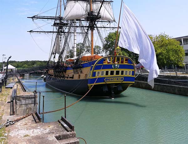Frégate de l'Hermione proche du camping Parc de Bellevue