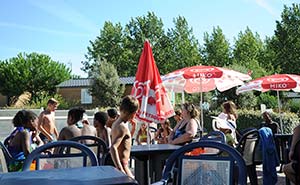 La terrasse du bar du camping à Arvert proche de la Palmyre